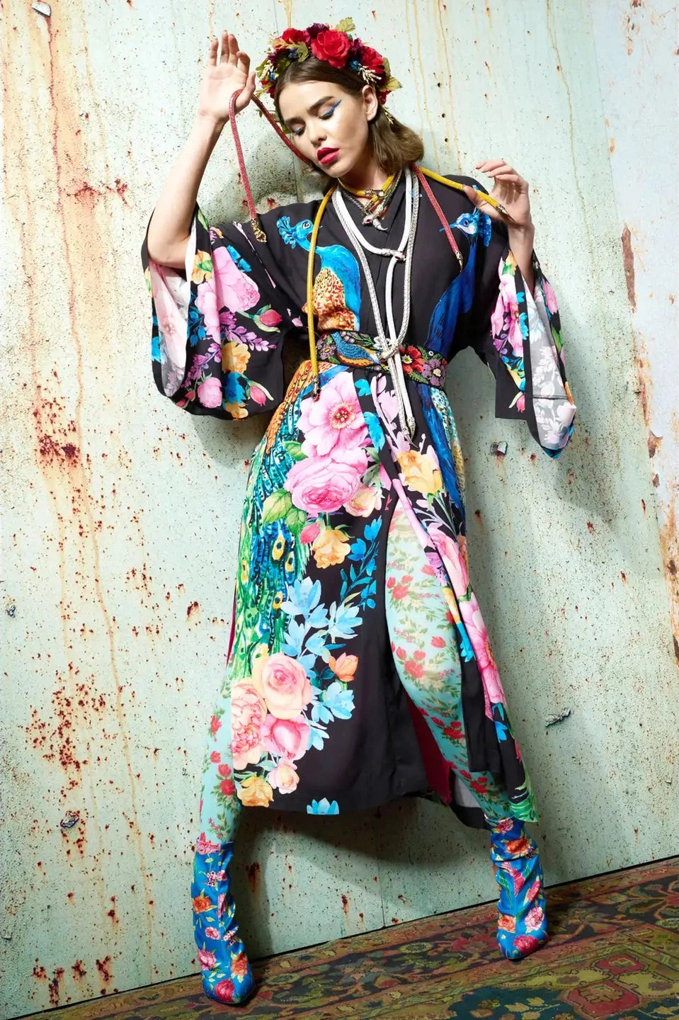 Kimono con cinturón con estampado floral de pavo real, aberturas laterales, forro de satén. Atelier Federici - Moda - Altea - Alicante - España