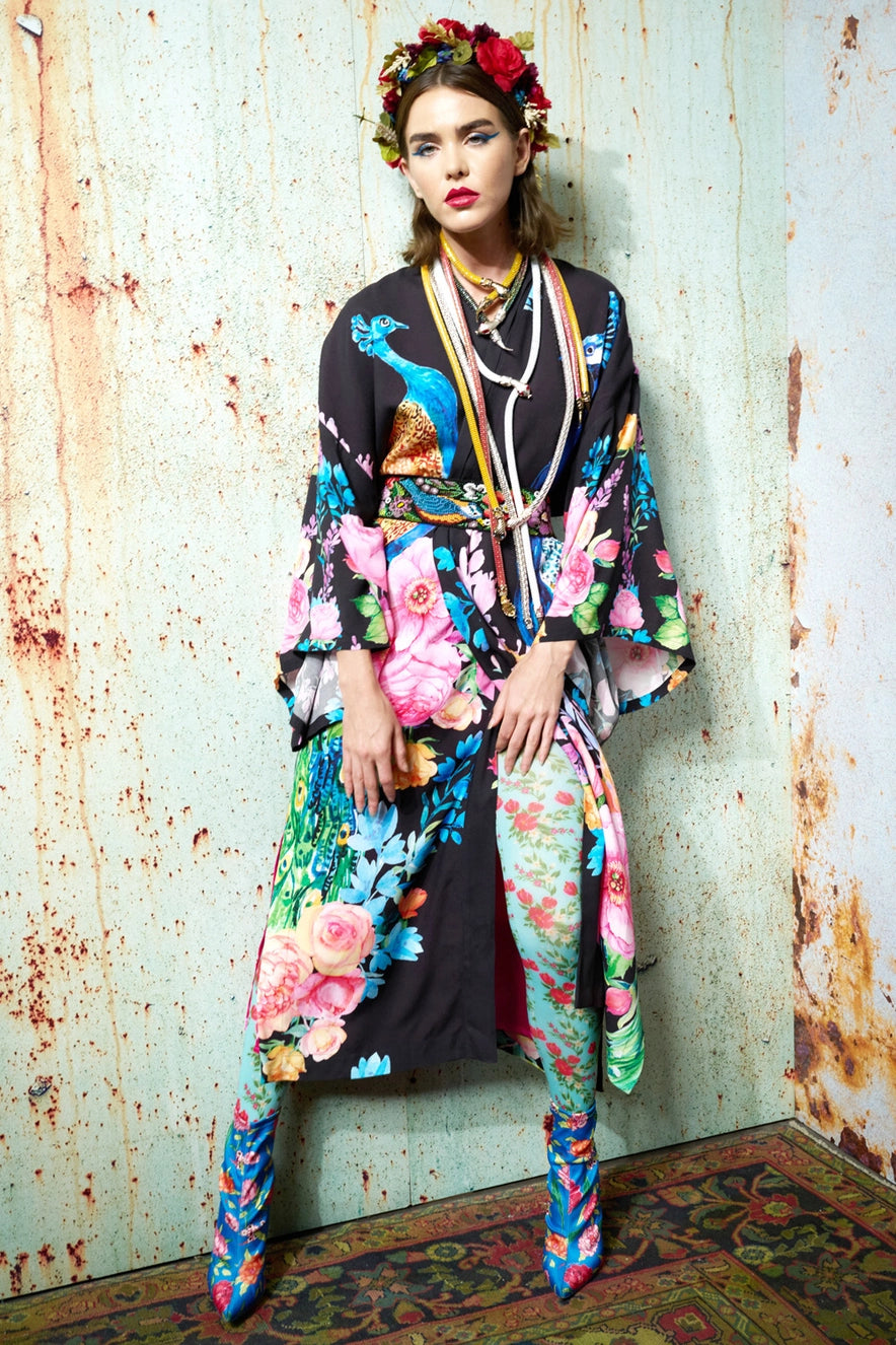 Kimono con cinturón con estampado floral de pavo real, aberturas laterales, forro de satén. Atelier Federici - Moda - Altea - Alicante - España