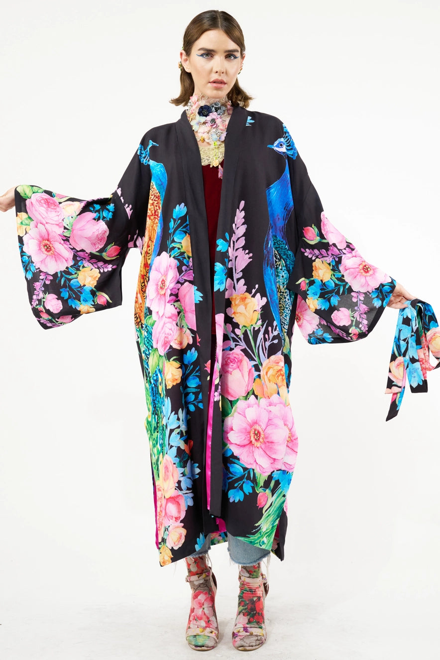 Kimono con cinturón con estampado floral de pavo real, aberturas laterales, forro de satén. Atelier Federici - Moda - Altea - Alicante - España