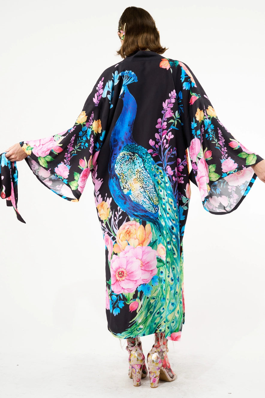 Kimono con cinturón con estampado floral de pavo real, aberturas laterales, forro de satén. Atelier Federici - Moda - Altea - Alicante - España